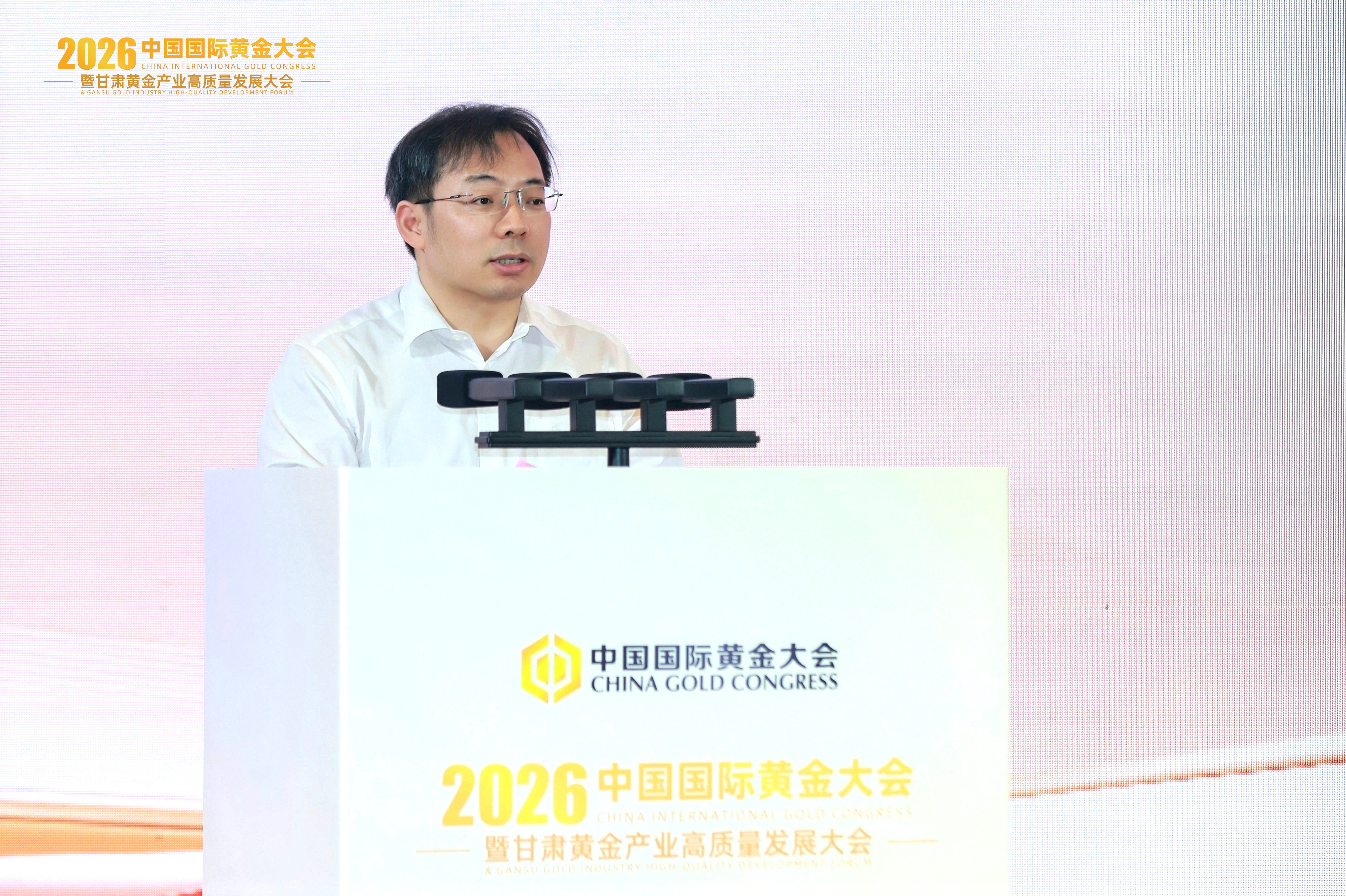 李华.jpg 李华.jpg
